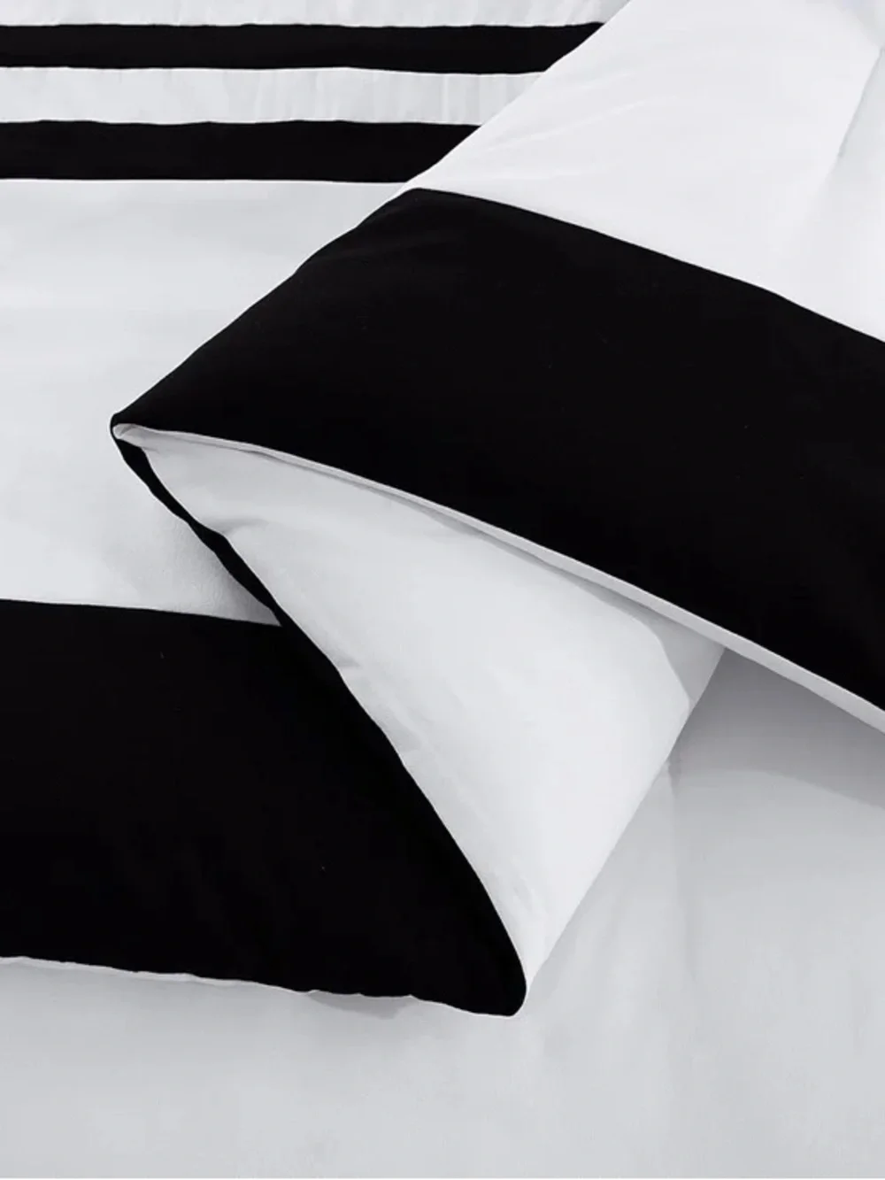 Elegant Black & White Geometric Full 3 piece Comforter Set